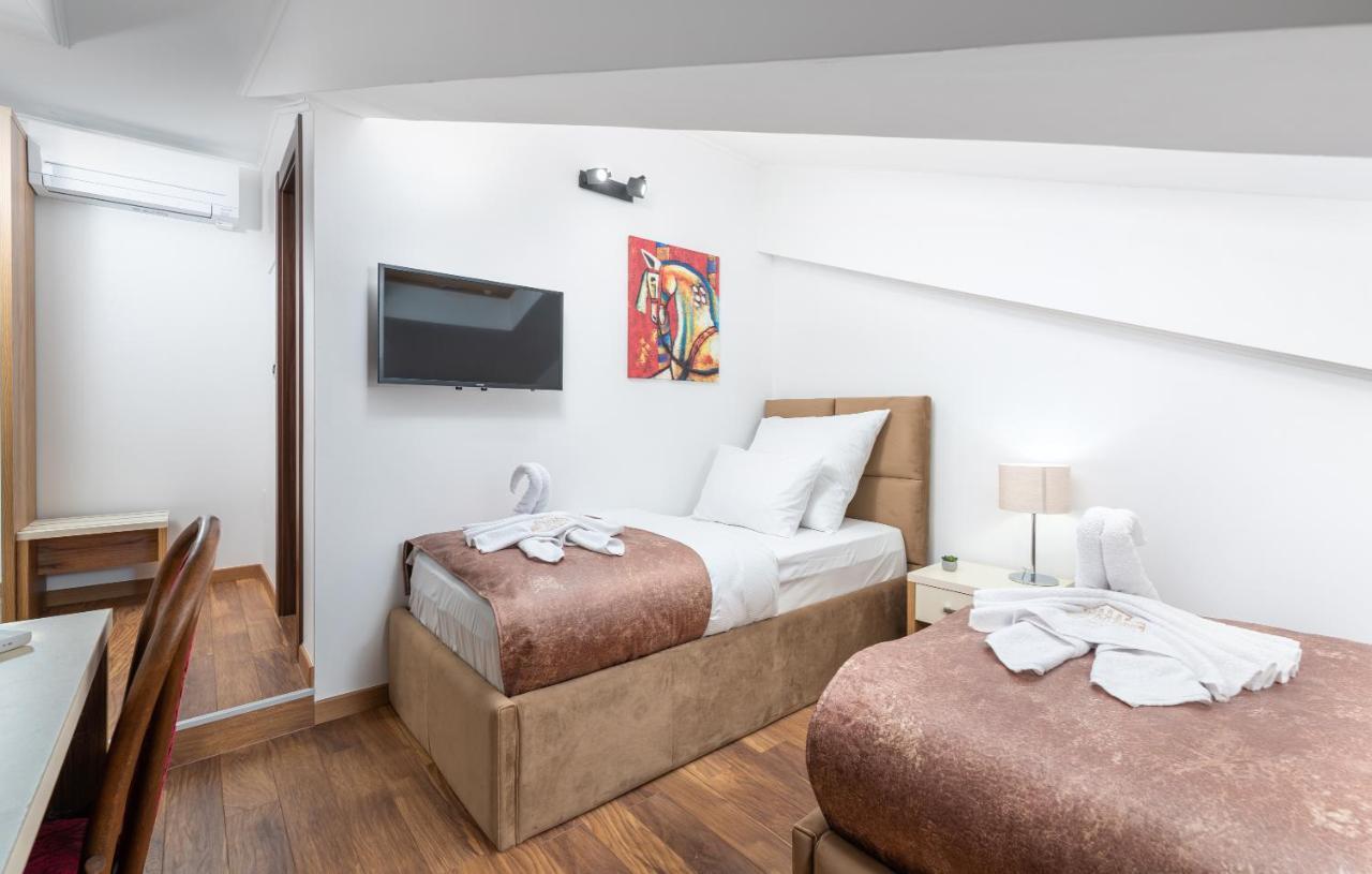 Hotel Dua Residence 포레치 외부 사진