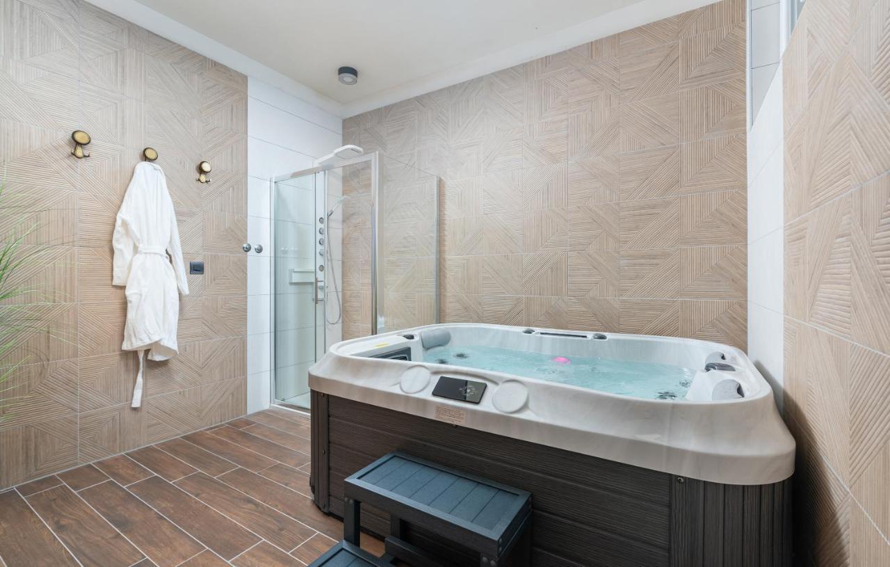 Hotel Dua Residence 포레치 외부 사진