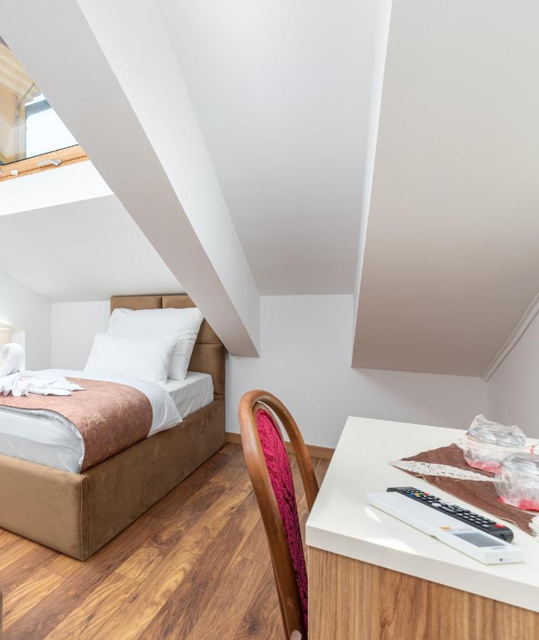 Hotel Dua Residence 포레치 외부 사진